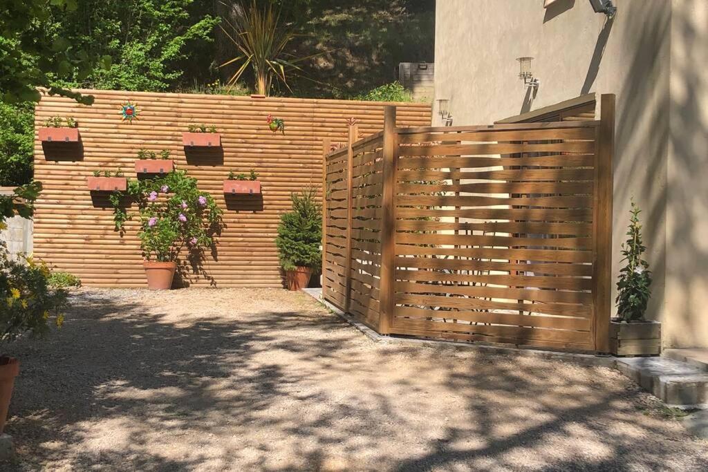 Appartement Au Calme Dans Un Espace Arbore Турет-сюр-Лу Екстериор снимка